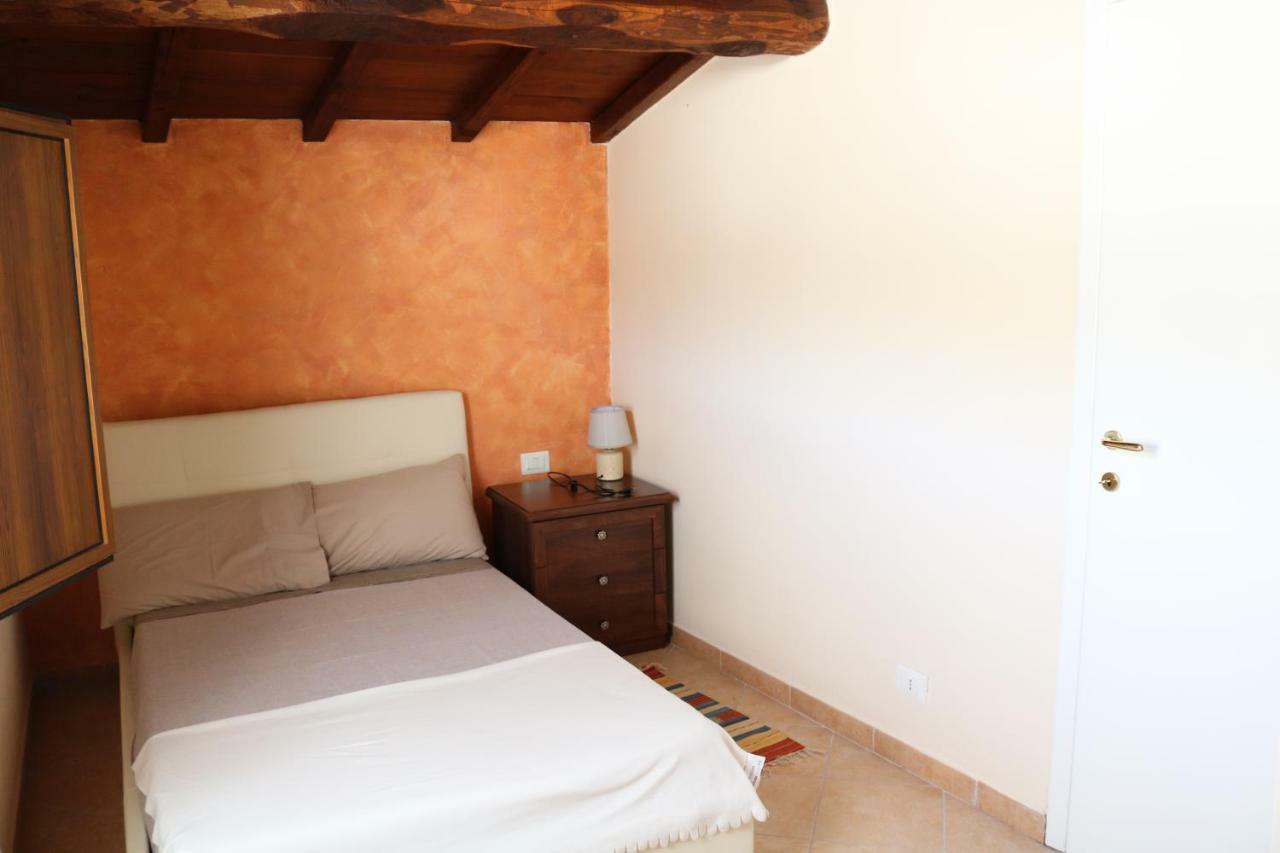 Casa Vacanze Elena Rometta Exteriör bild