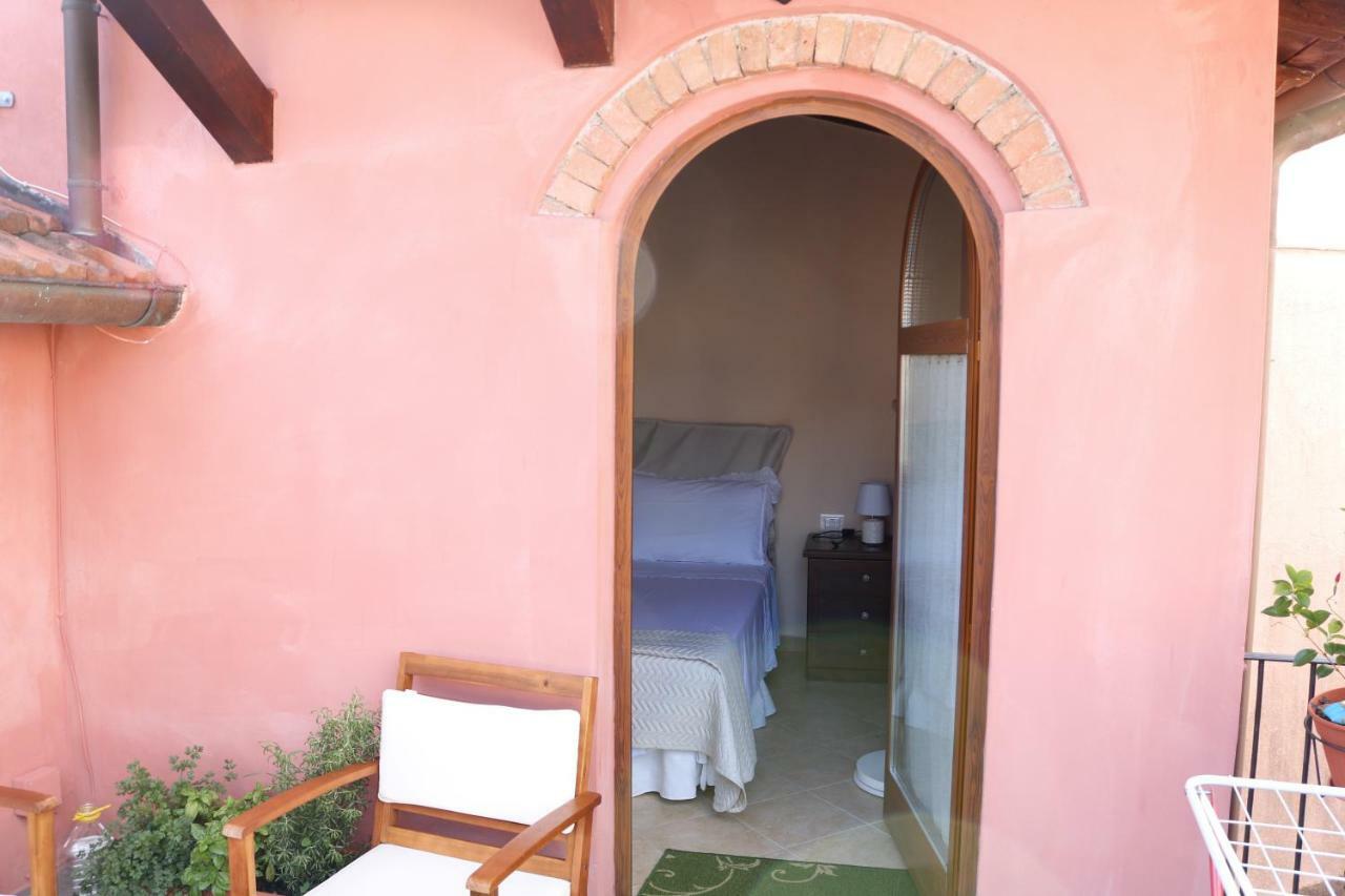 Casa Vacanze Elena Rometta Exteriör bild